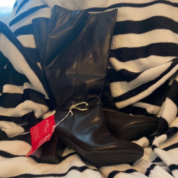 Brown chunky high heel boots Size: 9 1/2W - Picture 2 of 4